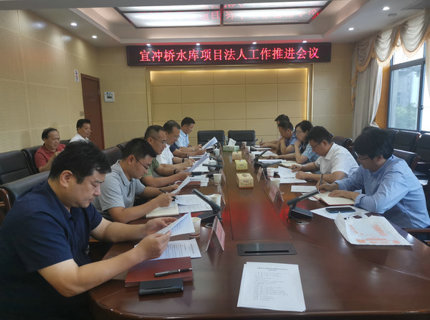 陳印輝與張家界市政府副市長(zhǎng)閆瑞增洽談推進(jìn)宜沖橋項(xiàng)目法人工作